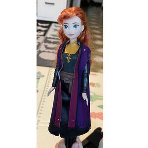 Disney Frozen Anna Fashion Doll & Accessory, Signature Look, Toy